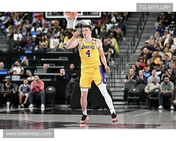 拉拉维亚谈夏季防守训练称自己是一名出色的防守者